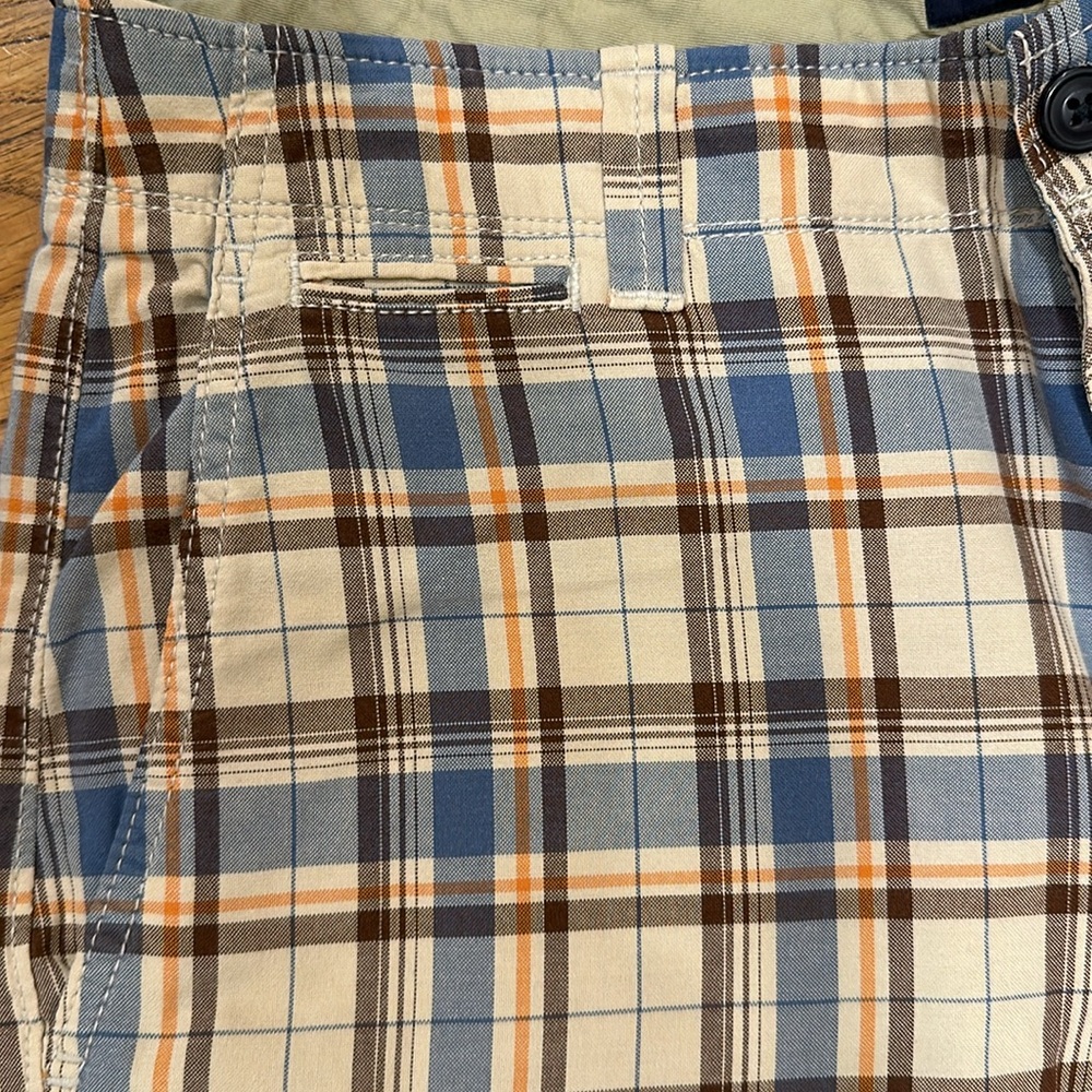 GAP MENS PLAID COTTON FLAT FRONT SHORTS WITH BACK POCKETS THAT SNAP SIZE 32 - Picture 4 of 7